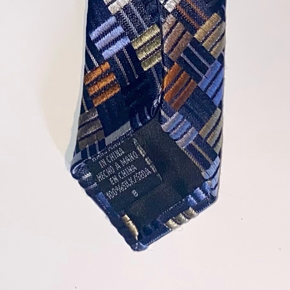 VAN HEUSEN Men’s Necktie with Grey/Black/Gold/Copper Geometric Design 100% Silk - Picture 2 of 4